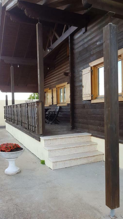 Chalet L Oasi Di Ambra 8 Posti Letto Con Uso Piscina أرديا المظهر الخارجي الصورة