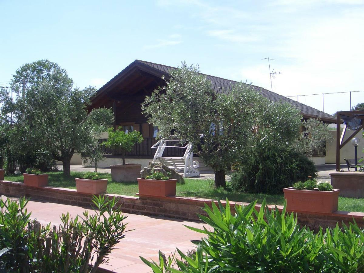 Chalet L Oasi Di Ambra 8 Posti Letto Con Uso Piscina أرديا المظهر الخارجي الصورة