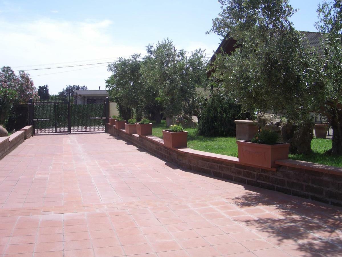 Chalet L Oasi Di Ambra 8 Posti Letto Con Uso Piscina أرديا المظهر الخارجي الصورة